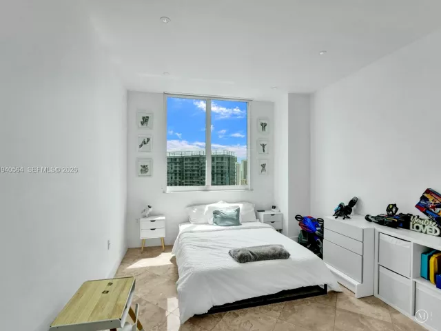 3-bedroom condo for sale in Hallandale Beach - 1755 E Hallandale Beach Blvd PH04E - MondialRealty