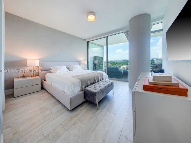 1-bedroom condo for rent in Bal Harbour - 10201 Collins Ave 804 - MondialRealty