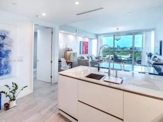 1-bedroom condo for rent in Bal Harbour - 10201 Collins Ave 804 - MondialRealty