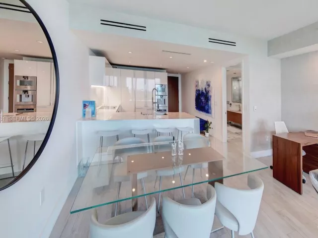1-bedroom condo for rent in Bal Harbour - 10201 Collins Ave 804 - MondialRealty
