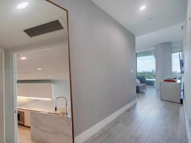 1-bedroom condo for rent in Bal Harbour - 10201 Collins Ave 804 - MondialRealty