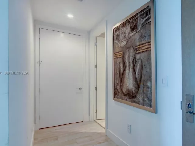 1-bedroom condo for rent in Bal Harbour - 10201 Collins Ave 804 - MondialRealty