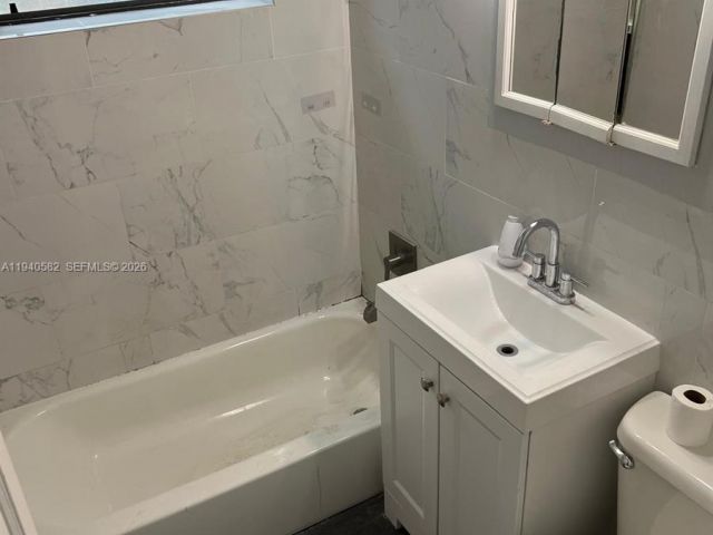 3-bedroom home for rent in Miami - 130 NE 171st Ter - MondialRealty