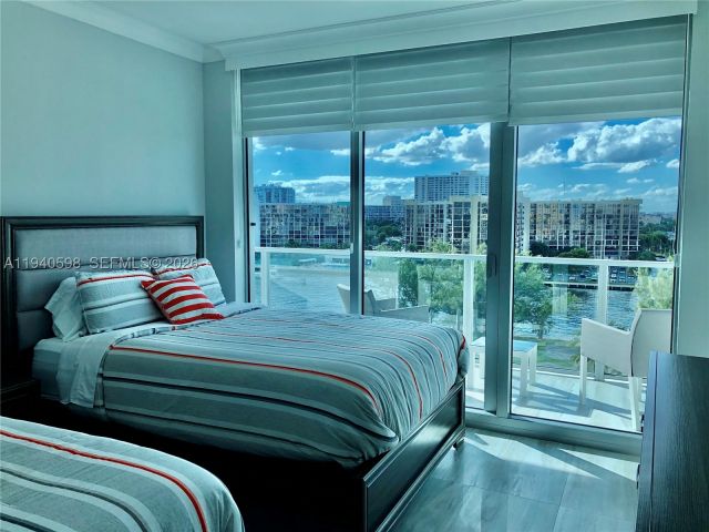 3-bedroom condo for rent in Hollywood - 3101 S Ocean Dr 801 - MondialRealty