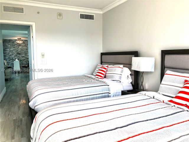 3-bedroom condo for rent in Hollywood - 3101 S Ocean Dr 801 - MondialRealty