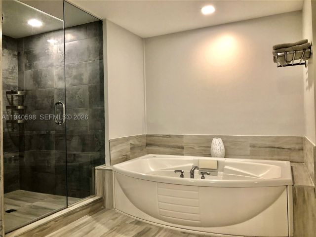 3-bedroom condo for rent in Hollywood - 3101 S Ocean Dr 801 - MondialRealty