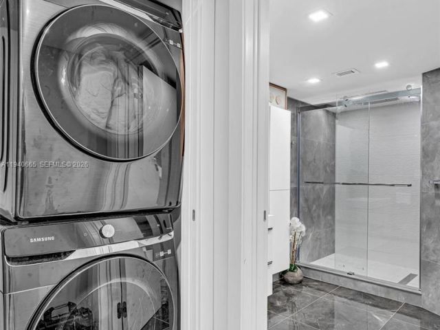 2-bedroom condo for sale in Aventura - 3530 Mystic Pointe Dr 411 - MondialRealty