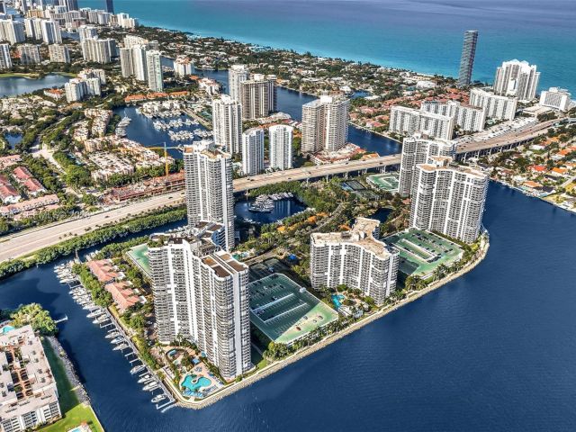 2-bedroom condo for sale in Aventura - 3530 Mystic Pointe Dr 411 - MondialRealty