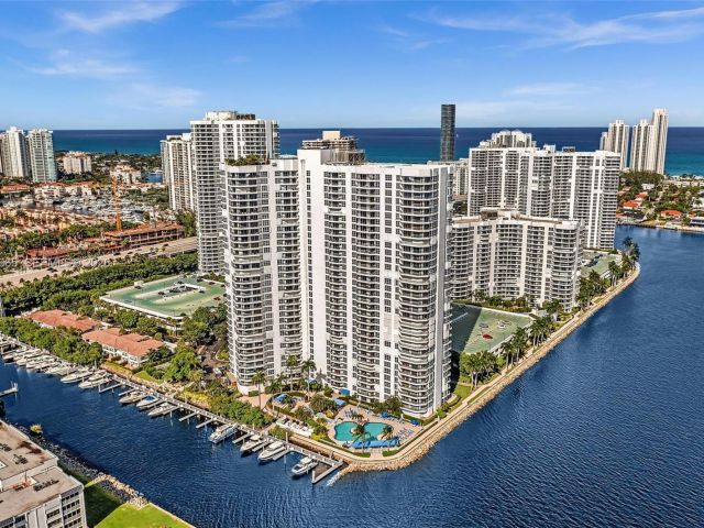 2-bedroom condo for sale in Aventura - 3530 Mystic Pointe Dr 411 - MondialRealty