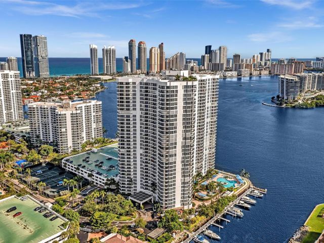 2-bedroom condo for sale in Aventura - 3530 Mystic Pointe Dr 411 - MondialRealty