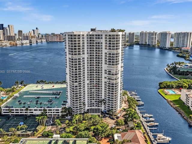 2-bedroom condo for sale in Aventura - 3530 Mystic Pointe Dr 411 - MondialRealty