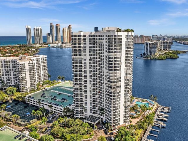 2-bedroom condo for sale in Aventura - 3530 Mystic Pointe Dr 411 - MondialRealty