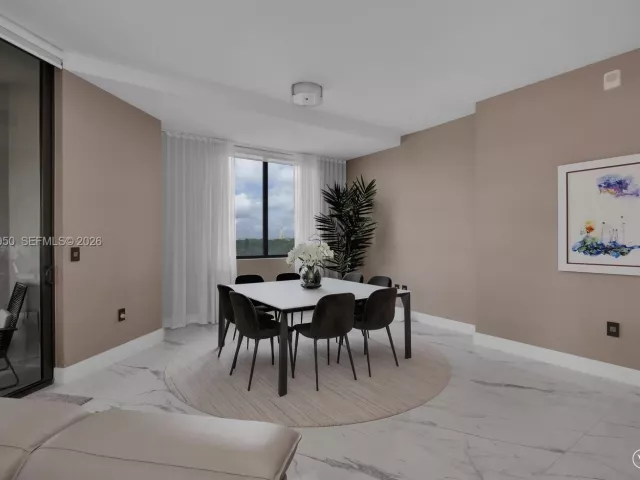 4-bedroom condo for rent in Coral Gables - 301 Altara Ave LPH914 - MondialRealty