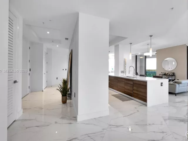 4-bedroom condo for rent in Coral Gables - 301 Altara Ave LPH914 - MondialRealty