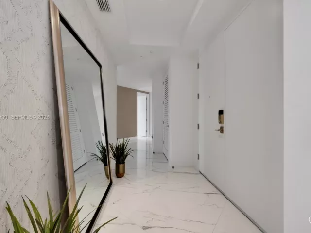 4-bedroom condo for rent in Coral Gables - 301 Altara Ave LPH914 - MondialRealty
