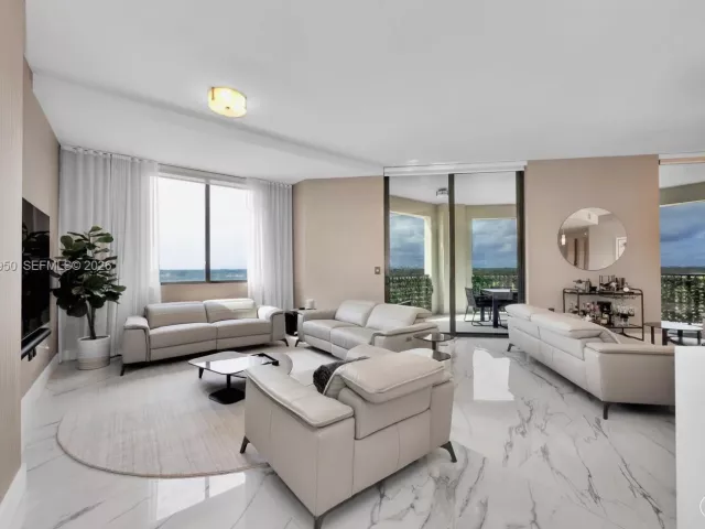 4-bedroom condo for rent in Coral Gables - 301 Altara Ave LPH914 - MondialRealty