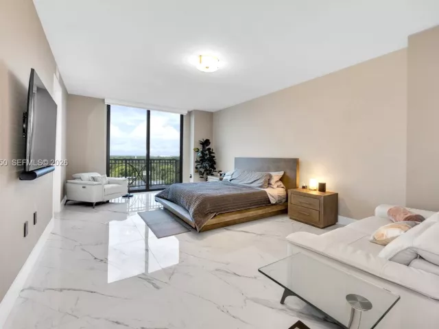 4-bedroom condo for rent in Coral Gables - 301 Altara Ave LPH914 - MondialRealty