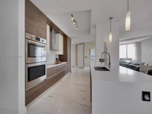 4-bedroom condo for rent in Coral Gables - 301 Altara Ave LPH914 - MondialRealty