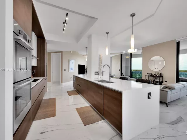 4-bedroom condo for rent in Coral Gables - 301 Altara Ave LPH914 - MondialRealty