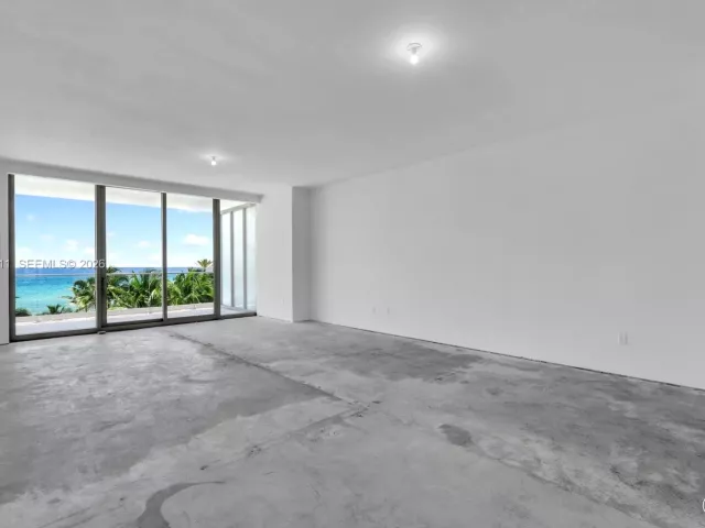 4-bedroom condo for sale in Sunny Isles Beach - 18975 Collins Ave 302 - MondialRealty
