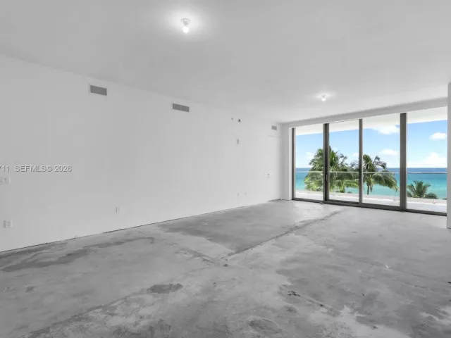 4-bedroom condo for sale in Sunny Isles Beach - 18975 Collins Ave 302 - MondialRealty