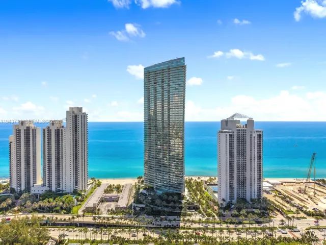 4-bedroom condo for sale in Sunny Isles Beach - 18975 Collins Ave 302 - MondialRealty