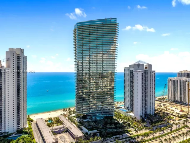 4-bedroom condo for sale in Sunny Isles Beach - 18975 Collins Ave 302 - MondialRealty