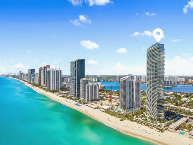 4-bedroom condo for sale in Sunny Isles Beach - 18975 Collins Ave 302 - MondialRealty