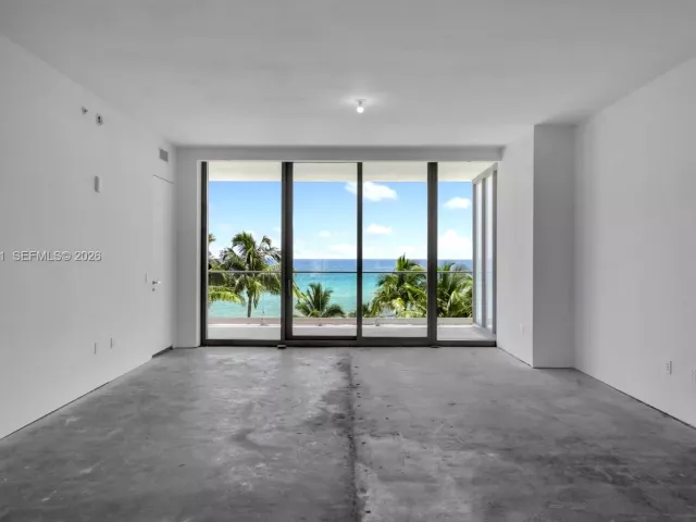 4-bedroom condo for sale in Sunny Isles Beach - 18975 Collins Ave 302 - MondialRealty