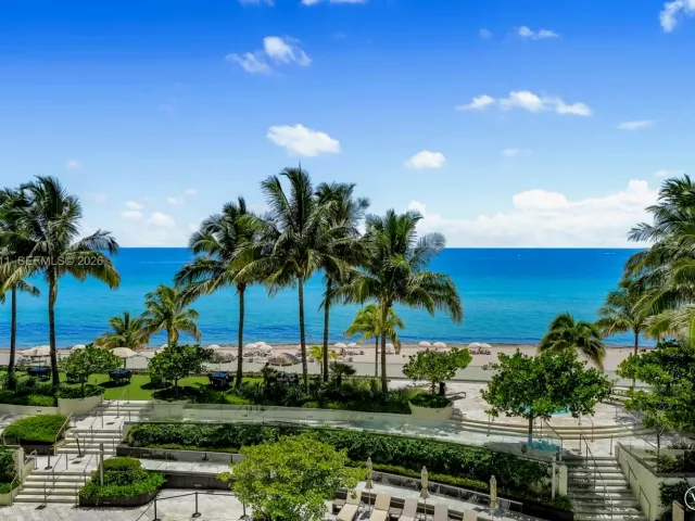 4-bedroom condo for sale in Sunny Isles Beach - 18975 Collins Ave 302 - MondialRealty