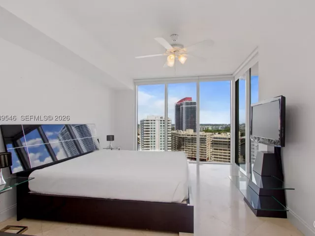 3-bedroom condo for sale in Hallandale Beach - 1850 S OCEAN DR 1608 - MondialRealty