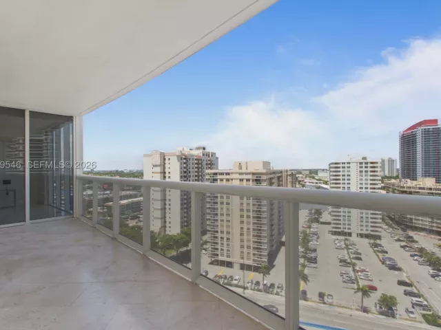 3-bedroom condo for sale in Hallandale Beach - 1850 S OCEAN DR 1608 - MondialRealty