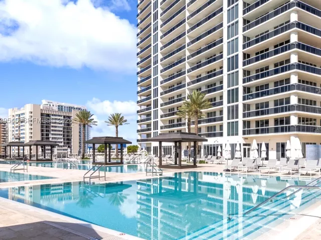 3-bedroom condo for sale in Hallandale Beach - 1850 S OCEAN DR 1608 - MondialRealty