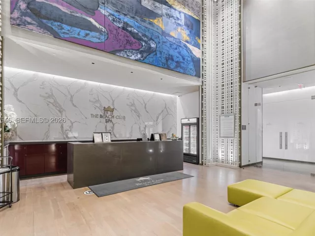 3-bedroom condo for sale in Hallandale Beach - 1850 S OCEAN DR 1608 - MondialRealty