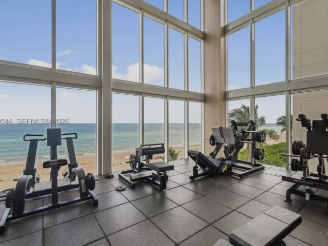 3-bedroom condo for sale in Hallandale Beach - 1850 S OCEAN DR 1608 - MondialRealty
