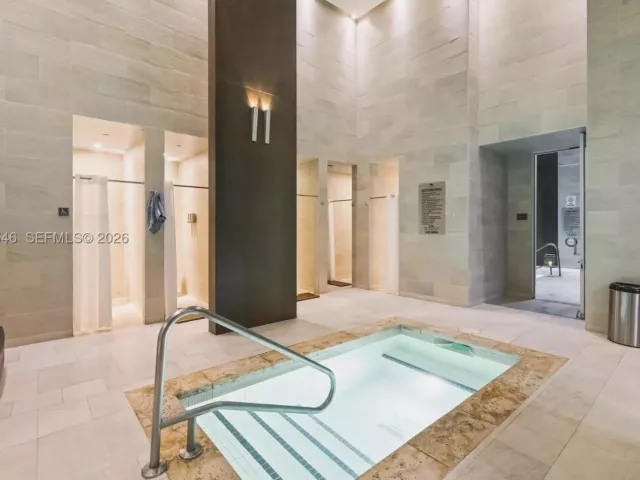 3-bedroom condo for sale in Hallandale Beach - 1850 S OCEAN DR 1608 - MondialRealty