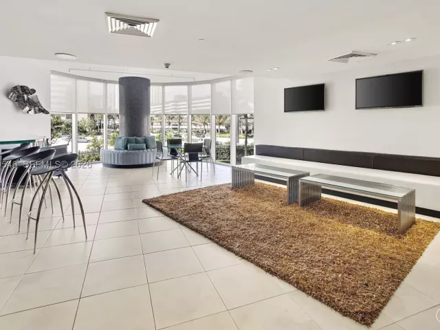 3-bedroom condo for sale in Hallandale Beach - 1850 S OCEAN DR 1608 - MondialRealty