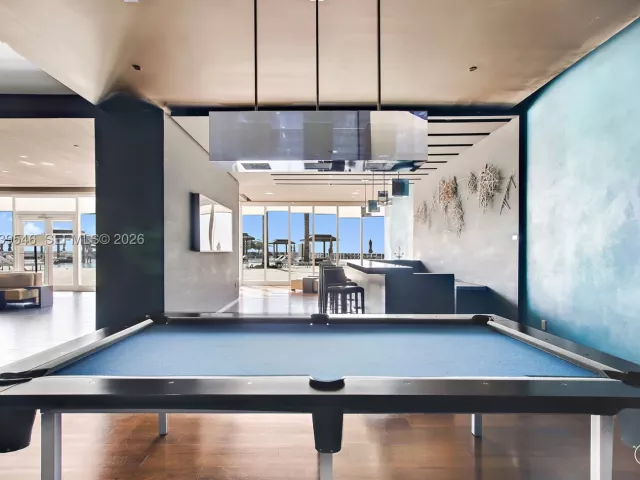 3-bedroom condo for sale in Hallandale Beach - 1850 S OCEAN DR 1608 - MondialRealty