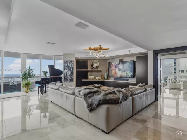 3-bedroom condo for sale in Sunny Isles Beach - 18201 Collins Ave 5101 - MondialRealty