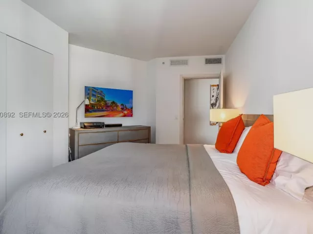 2-bedroom condo for rent in Miami - 801 S Miami Ave 2905 - MondialRealty