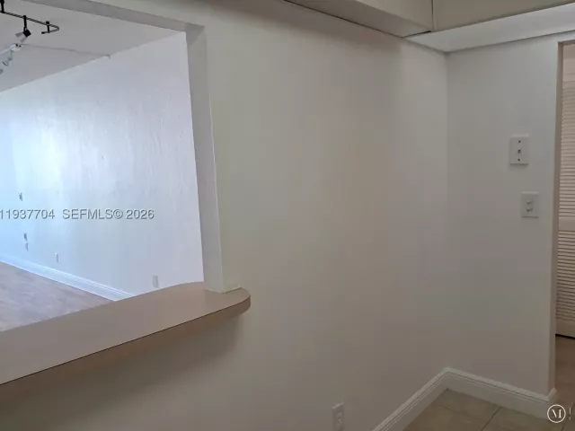 1-bedroom condo for sale in Sunny Isles Beach - 19380 Collins Ave 806 - MondialRealty