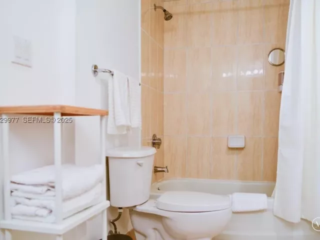 2-bedroom condo for rent in Miami - 1750 N Bayshore Dr 4814 - MondialRealty