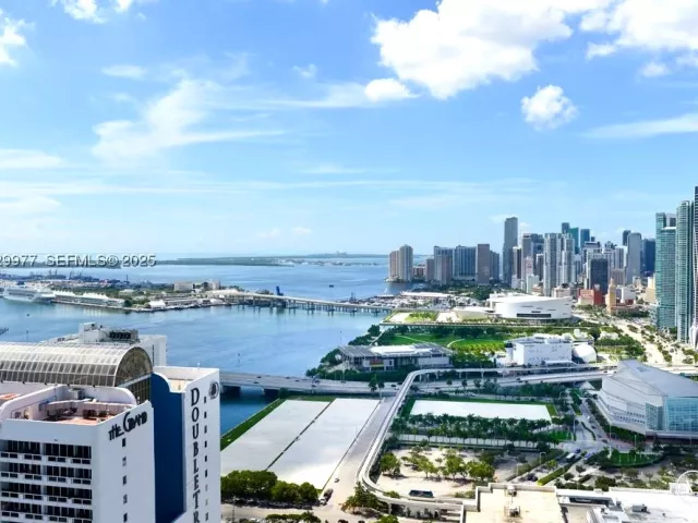 2-bedroom condo for rent in Miami - 1750 N Bayshore Dr 4814 - MondialRealty