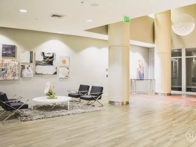 2-bedroom condo for rent in Miami - 1750 N Bayshore Dr 4814 - MondialRealty