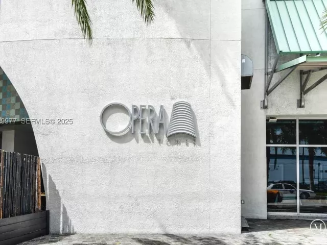 2-bedroom condo for rent in Miami - 1750 N Bayshore Dr 4814 - MondialRealty