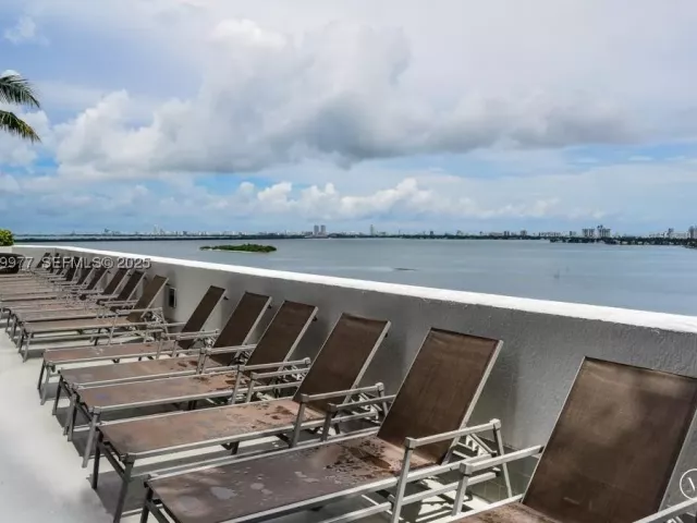 2-bedroom condo for rent in Miami - 1750 N Bayshore Dr 4814 - MondialRealty