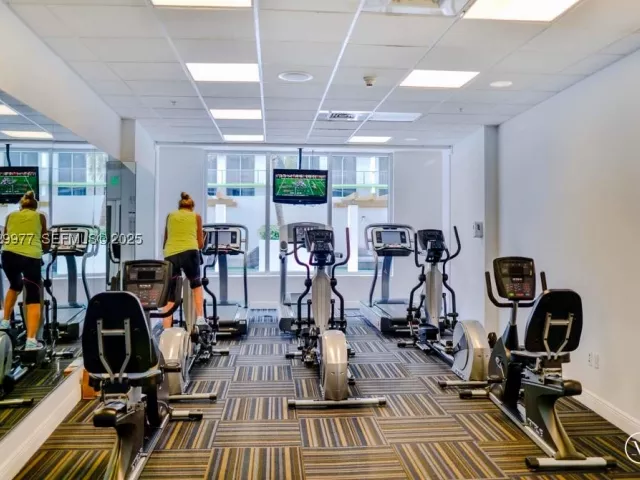 2-bedroom condo for rent in Miami - 1750 N Bayshore Dr 4814 - MondialRealty