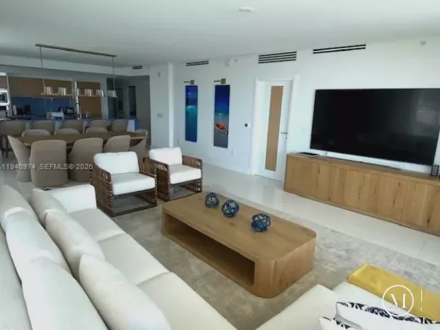 3-bedroom condo for sale in Hollywood - 3951 S Ocean Dr 501 - MondialRealty