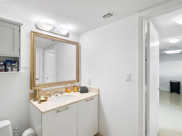 Apartment for sale  Unit #2006 - photo 7448529