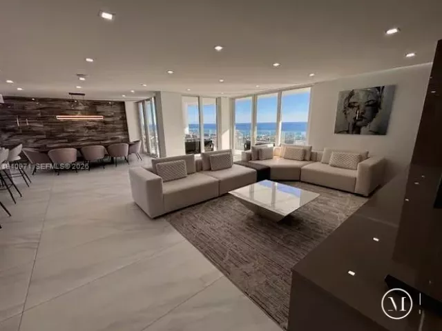 3-bedroom condo for rent in Aventura - 19707 Turnberry Way 23J - MondialRealty